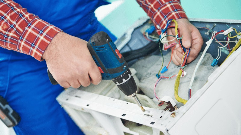 İzmit Bosch Bosch çamaşır makinesi kart tamiri – Su almama arızası orijinal parça ile giderildi. - Teknik servis örneği